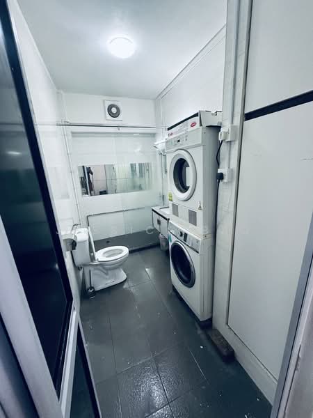 34 Hertford Road, 34 Hertford Road, 2 Bedrooms, 600 sqft, Walk-up Apartment For Rent, by Jessica Bao, 500186211 - Bathroom - PropertyGuru.com.sg