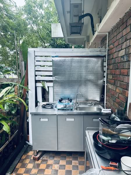 34 Hertford Road, 34 Hertford Road, 2 Bedrooms, 600 sqft, Walk-up Apartment For Rent, by Jessica Bao, 500186211 - Exterior - PropertyGuru.com.sg