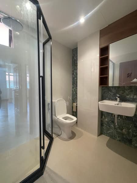 Cheow Keng Garden, Cheow Keng Road, 3 Bedrooms, 2,500 sqft, Terraced House For Rent, by Kevin Aw 胡锦胜, 500186217 - Bathroom - PropertyGuru.com.sg