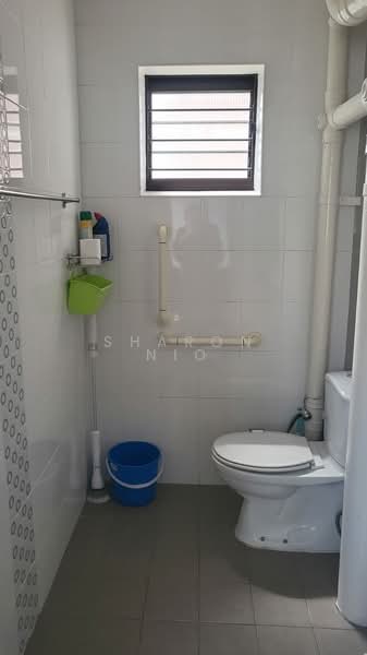 485 Jurong West Avenue 1, 485 Jurong West Avenue 1, Room Rental, 90 sqft, HDB Flat For Rent, by Sharon Nio, 500186236 - Bathroom - PropertyGuru.com.sg