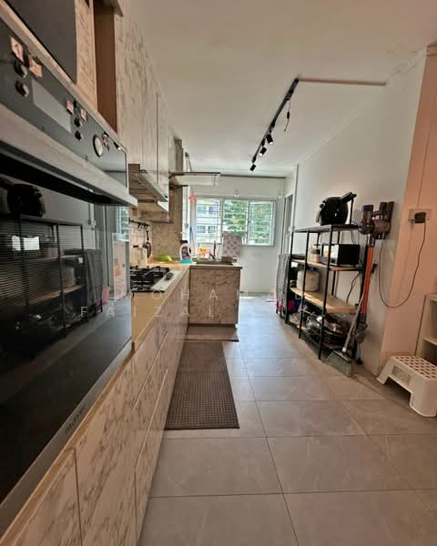 247 Bukit Batok East Avenue 5, 247 Bukit Batok East Avenue 5, 2 Bedrooms, 796 sqft, HDB Flat For Sale, by Mohamad Faizal Bin Hanafi, 500186244 - Kitchen - PropertyGuru.com.sg