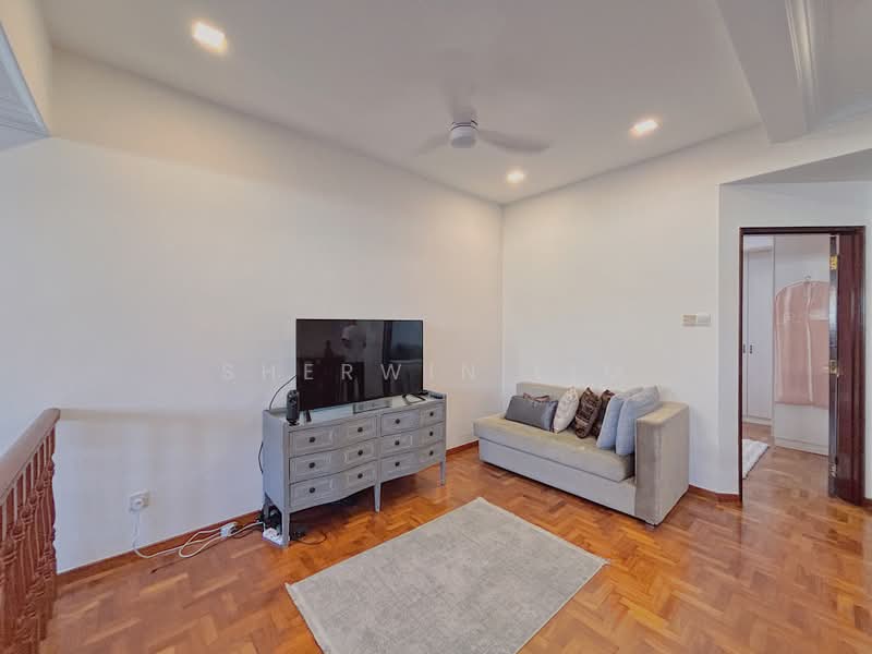 Loyang Villas, Loyang Rise, 4 Bedrooms, 3,147 sqft, Terraced House For Sale, by Sherwin Lim, 500186257 - Living Room - PropertyGuru.com.sg