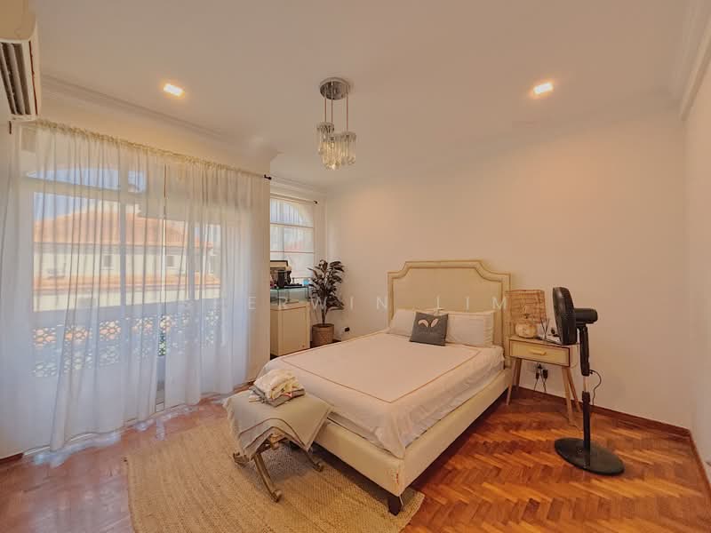 Loyang Villas, Loyang Rise, 4 Bedrooms, 3,147 sqft, Terraced House For Sale, by Sherwin Lim, 500186257 - Bedroom - PropertyGuru.com.sg