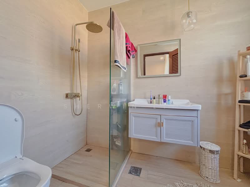 Loyang Villas, Loyang Rise, 4 Bedrooms, 3,147 sqft, Terraced House For Sale, by Sherwin Lim, 500186257 - Bathroom - PropertyGuru.com.sg