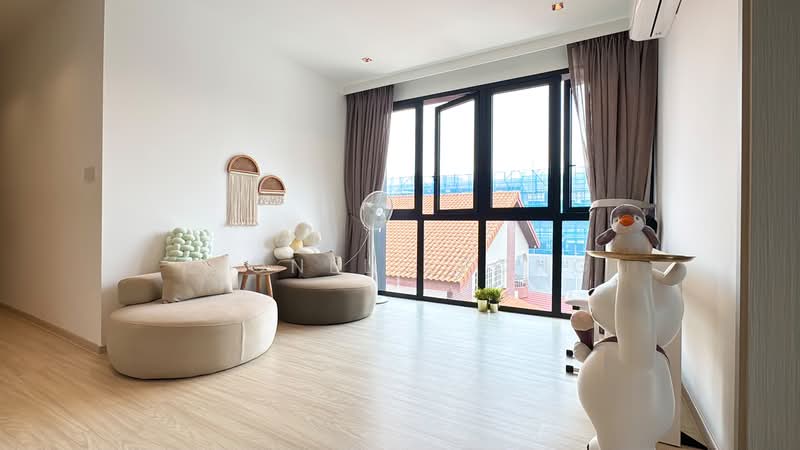 🏠 District 19 100% Move in cond with lift 999Y Corner Terrace, Rosyth terrace, 7 Bedrooms, 4,200 sqft, Corner Terrace For Sale, by Lionel Leong, 500186264 - Living Room - PropertyGuru.com.sg