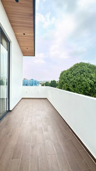🏠 District 19 100% Move in cond with lift 999Y Corner Terrace, Rosyth terrace, 7 Bedrooms, 4,200 sqft, Corner Terrace For Sale, by Lionel Leong, 500186264 - Balcony - PropertyGuru.com.sg
