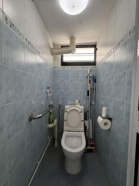 195 Kim Keat Ave - 3 room hdb, , 2 Bedrooms, 710 sqft, HDB Flat For Sale, by Nancy Tan, 500186266 - Bathroom - PropertyGuru.com.sg