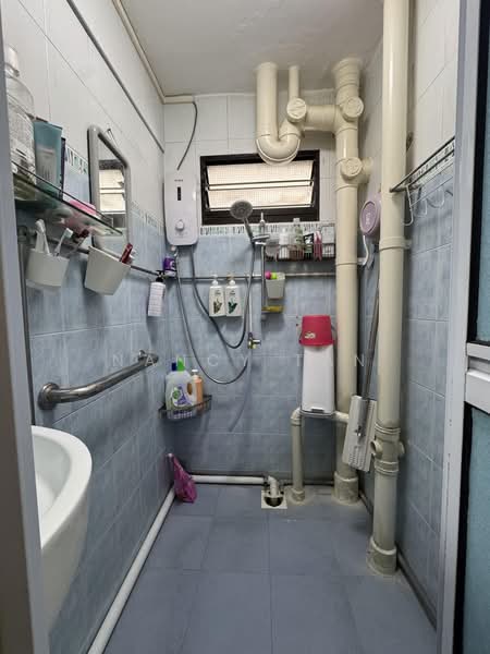 195 Kim Keat Ave - 3 room hdb, , 2 Bedrooms, 710 sqft, HDB Flat For Sale, by Nancy Tan, 500186266 - Bathroom - PropertyGuru.com.sg