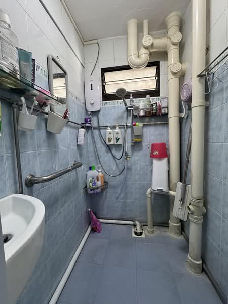 195 Kim Keat Ave - 3 room hdb, , 2 Bedrooms, 710 sqft, HDB Flat For Sale, by Nancy Tan, 500186266 - Bathroom - PropertyGuru.com.sg