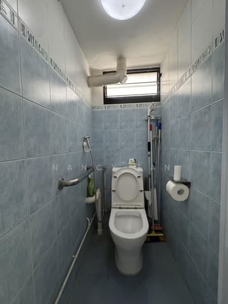 195 Kim Keat Ave - 3 room hdb, , 2 Bedrooms, 710 sqft, HDB Flat For Sale, by Nancy Tan, 500186266 - Bathroom - PropertyGuru.com.sg