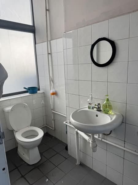 Enterprise Hub, 48 Toh Guan Road East, 2,163 sqft, Factory / Workshop (B2) For Sale, by Sally Koh, 500186269 - Bathroom - CommercialGuru.com.sg