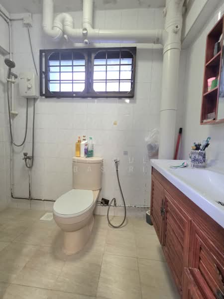 613 Woodlands Avenue 4, 613 Woodlands Avenue 4, 3 Bedrooms, 1,087 sqft, HDB Flat For Sale, by Hasnul Bashri, 500186277 - Bathroom - PropertyGuru.com.sg