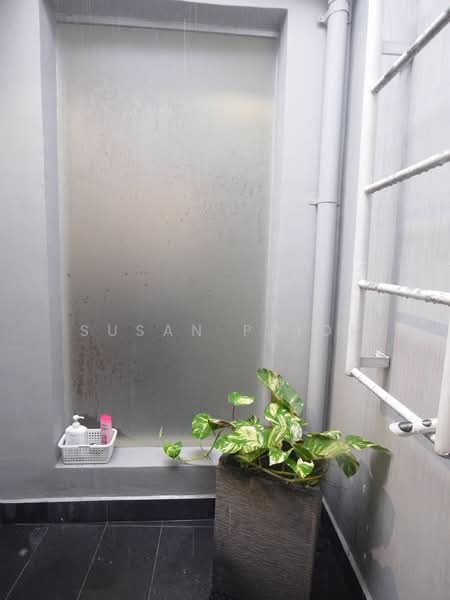 Joo Chiat 2 Bed Couples Delight Conservation, Lor Changi, Tembeling Road, 2 Bedrooms, 1,600 sqft, Conservation House For Rent, by Susan Prior, 500186287 - Bathroom - PropertyGuru.com.sg