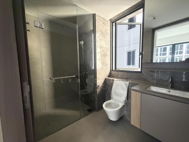 Lumina Grand, Bukit Batok West Ave. 5, Room Rental, 200 sqft, Condominium For Rent, by Alfred Tan, 500186316 - Bathroom - PropertyGuru.com.sg