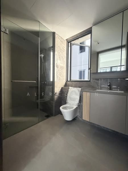Lumina Grand, Bukit Batok West Ave. 5, Room Rental, 200 sqft, Condominium For Rent, by Alfred Tan, 500186316 - Bathroom - PropertyGuru.com.sg