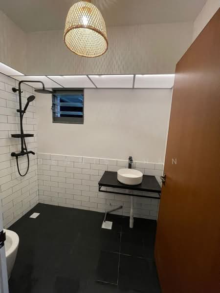 445B Clementi Avenue 3, 445B Clementi Avenue 3, 3 Bedrooms, 1,216 sqft, HDB Flat For Sale, by Dennis Chan, 500186333 - Bathroom - PropertyGuru.com.sg