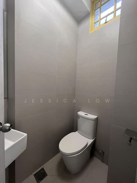 Orange Regency, 101 Fernhill Road, 4 Bedrooms, 1,776 sqft, Apartment For Rent, by Jessica Low, 500186339 - Bathroom - PropertyGuru.com.sg