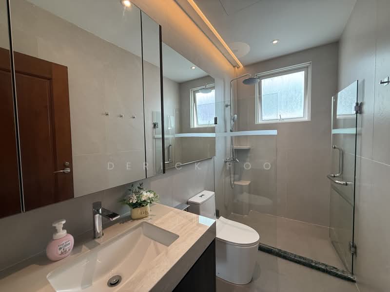 Faber Garden Estate, Jalan Seruling, 5 Bedrooms, 3,054 sqft, Semi-Detached House For Rent, by Derick Foo, 500186346 - Bathroom - PropertyGuru.com.sg