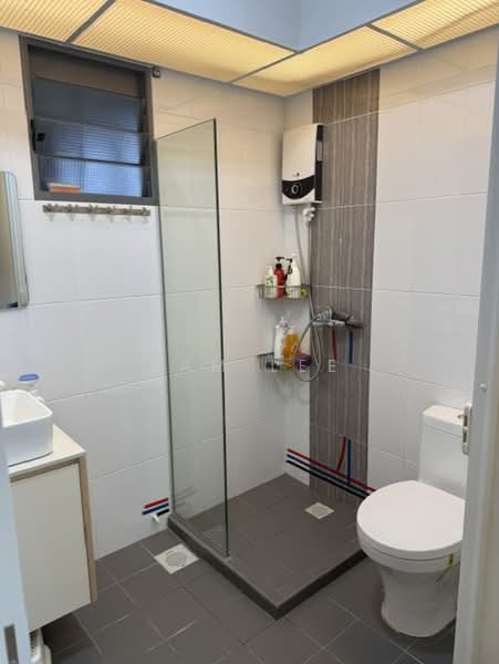 659A Punggol East, 659A Punggol East, 3 Bedrooms, 1,001 sqft, HDB Flat For Sale, by Sam Lee, 500186347 - Bathroom - PropertyGuru.com.sg