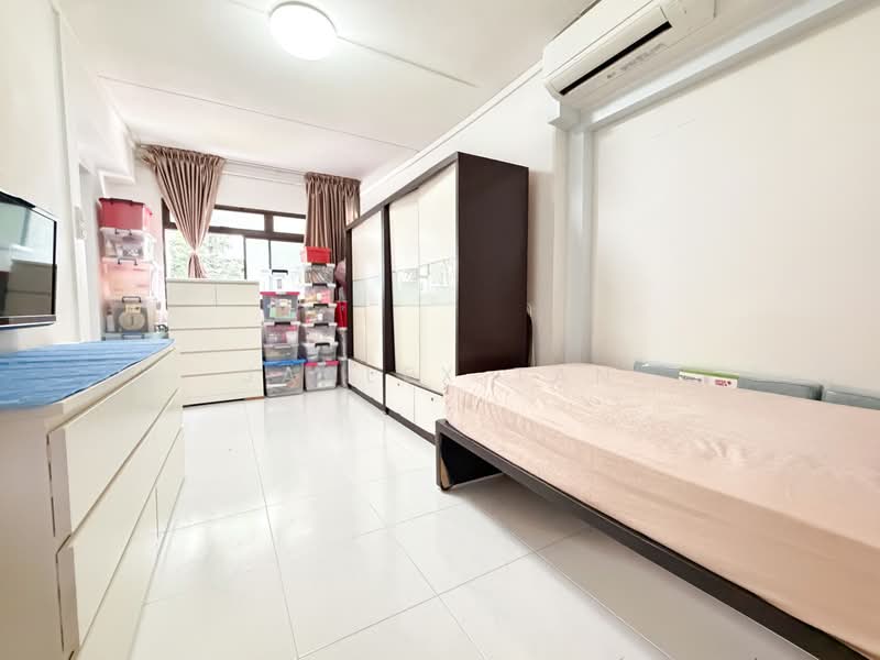 166 Hougang Avenue 1, 166 Hougang Avenue 1, 3 Bedrooms, 101 sqft, HDB Flat For Sale, by Janlex Tan, 500186348 - Bedroom - PropertyGuru.com.sg