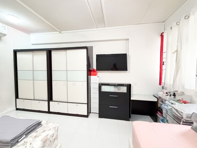 166 Hougang Avenue 1, 166 Hougang Avenue 1, 3 Bedrooms, 101 sqft, HDB Flat For Sale, by Janlex Tan, 500186348 - Bedroom - PropertyGuru.com.sg