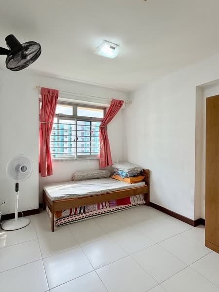 570A Woodlands Avenue 1, 570A Woodlands Avenue 1, 2 Bedrooms, 721 sqft, HDB Flat For Sale, by Joseph Lee, 500186384 - Bedroom - PropertyGuru.com.sg