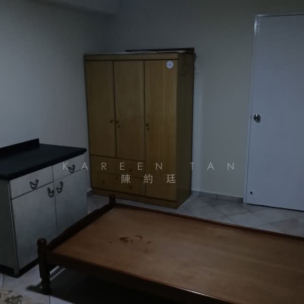 576 Hougang Avenue 4, 576 Hougang Avenue 4, Room Rental, 250 sqft, HDB Flat For Rent, by Kareen Tan 陳約廷, 500186406 - Bedroom - PropertyGuru.com.sg