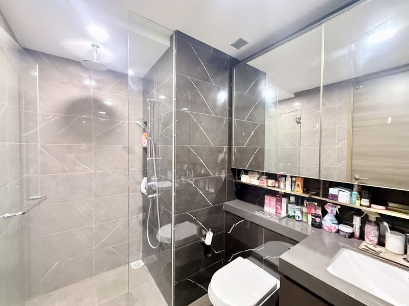 The Florence Residences, 89 Hougang Avenue 2, 2 Bedrooms, 667 sqft, Condominium For Sale, by Jenn Tan, 500186408 - Bathroom - PropertyGuru.com.sg