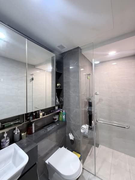 The Florence Residences, 89 Hougang Avenue 2, 2 Bedrooms, 667 sqft, Condominium For Sale, by Jenn Tan, 500186408 - Bathroom - PropertyGuru.com.sg