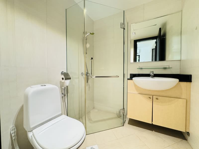 Jervois Regency, 49 Jervois Road, 2 Bedrooms, 969 sqft, Apartment For Sale, by Wendy Teh, 500186411 - Bathroom - PropertyGuru.com.sg