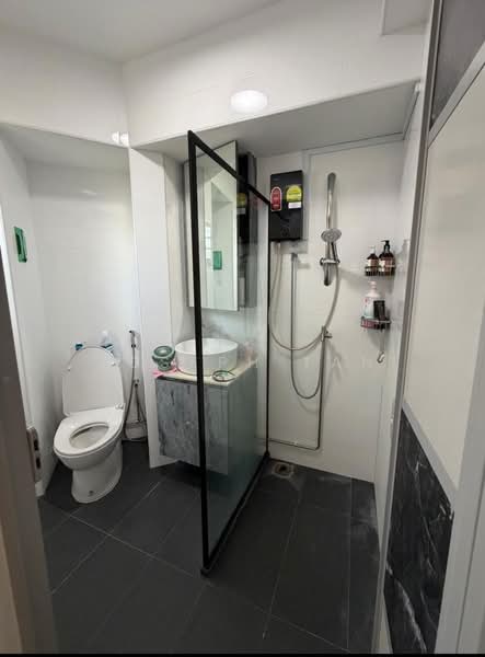 114 Bukit Purmei Road, 114 Bukit Purmei Road, 3 Bedrooms, 1,453 sqft, HDB Flat For Sale, by Joseph Tan, 500186427 - Bathroom - PropertyGuru.com.sg