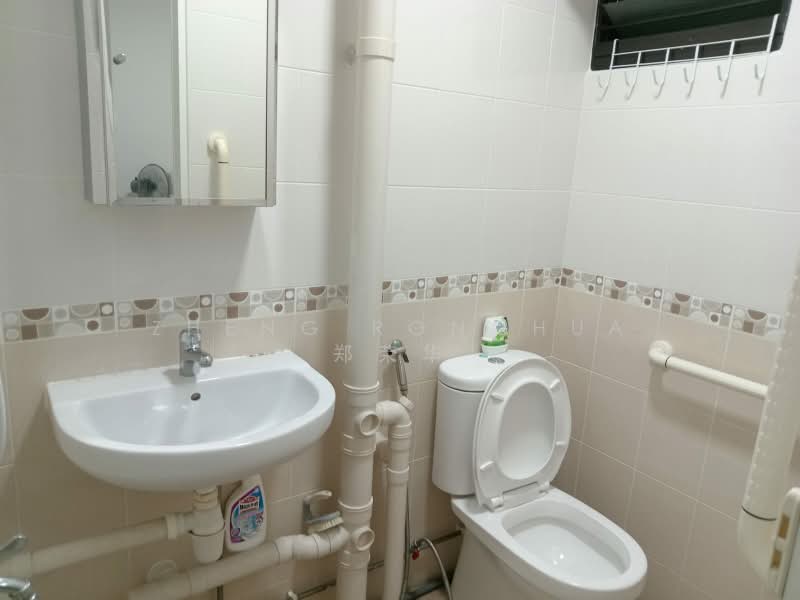 365 Clementi Avenue 2, 365 Clementi Avenue 2, Room Rental, 120 sqft, HDB Flat For Rent, by Zheng Ronghua 郑荣华, 500186447 - Bathroom - PropertyGuru.com.sg