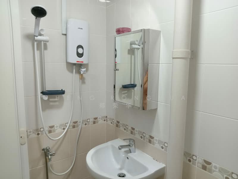 365 Clementi Avenue 2, 365 Clementi Avenue 2, Room Rental, 120 sqft, HDB Flat For Rent, by Zheng Ronghua 郑荣华, 500186447 - Bathroom - PropertyGuru.com.sg