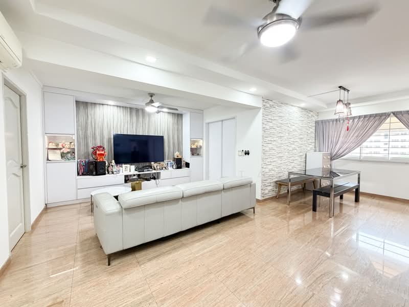 434 Hougang Avenue 8, 434 Hougang Avenue 8, 4 Bedrooms, 131 sqft, HDB Flat For Sale, by Janlex Tan, 500186454 - Living Room - PropertyGuru.com.sg