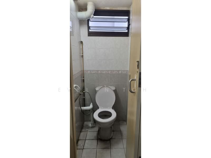 13 Telok Blangah Crescent, 13 Telok Blangah Crescent, 2 Bedrooms, 818 sqft, HDB Flat For Sale, by Evelyn Toh, 500186465 - Bathroom - PropertyGuru.com.sg