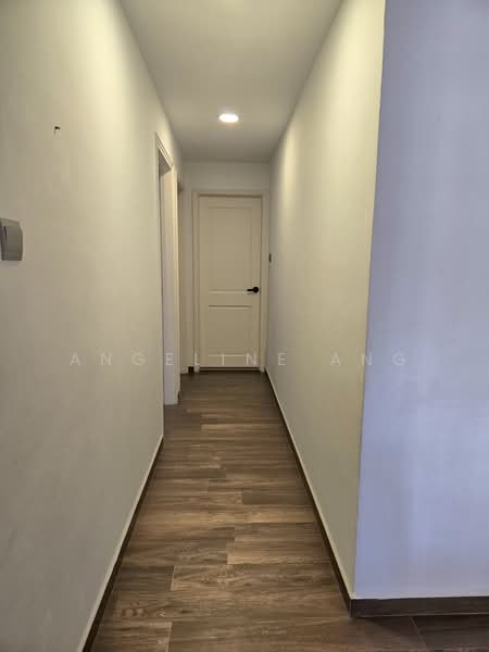 Fernwood Towers, 26 Fernwood Terrace, 3 Bedrooms, 1,195 sqft, Condominium For Rent, by Angeline Ang, 500186482 - Corridor - PropertyGuru.com.sg