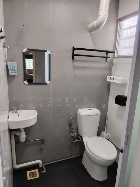507 West Coast Drive, 507 West Coast Drive, Room Rental, 150 sqft, HDB Flat For Rent, by Zheng Ronghua 郑荣华, 500186486 - Bathroom - PropertyGuru.com.sg