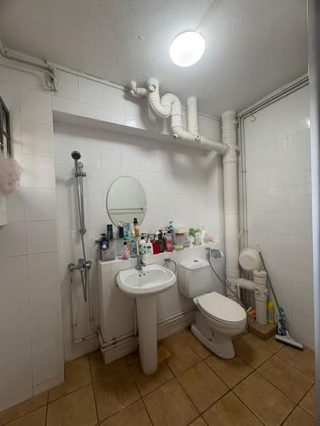 580 Pasir Ris Street 53, 580 Pasir Ris Street 53, 2 Bedrooms, 1,560 sqft, HDB Flat For Rent, by Tricia Tay, 500186497 - Bathroom - PropertyGuru.com.sg
