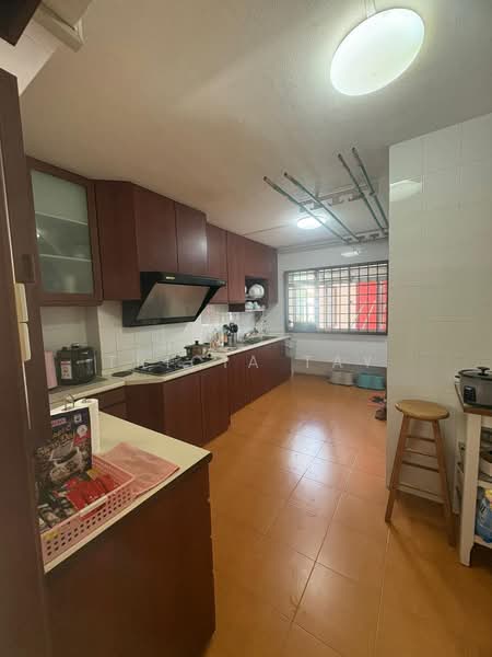 580 Pasir Ris Street 53, 580 Pasir Ris Street 53, 2 Bedrooms, 1,560 sqft, HDB Flat For Rent, by Tricia Tay, 500186497 - Kitchen - PropertyGuru.com.sg