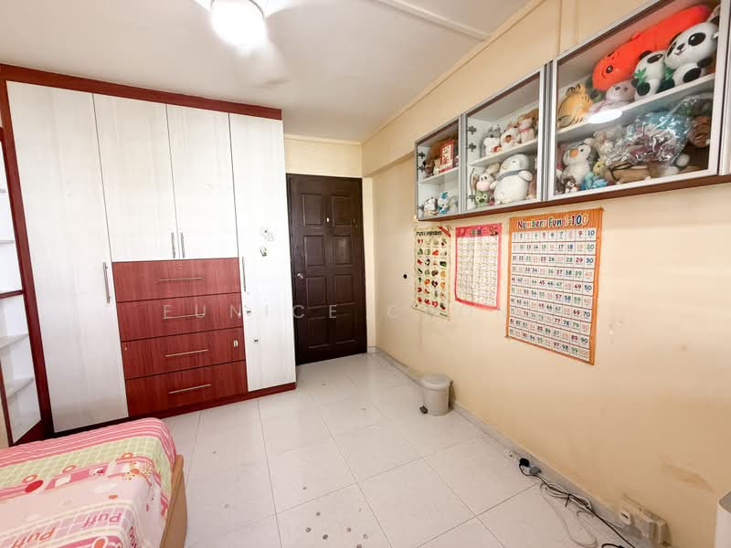 121 Ang Mo Kio Avenue 3, 121 Ang Mo Kio Avenue 3, 2 Bedrooms, 721 sqft, HDB Flat For Sale, by Eunice Chong, 500186503 - Bedroom - PropertyGuru.com.sg