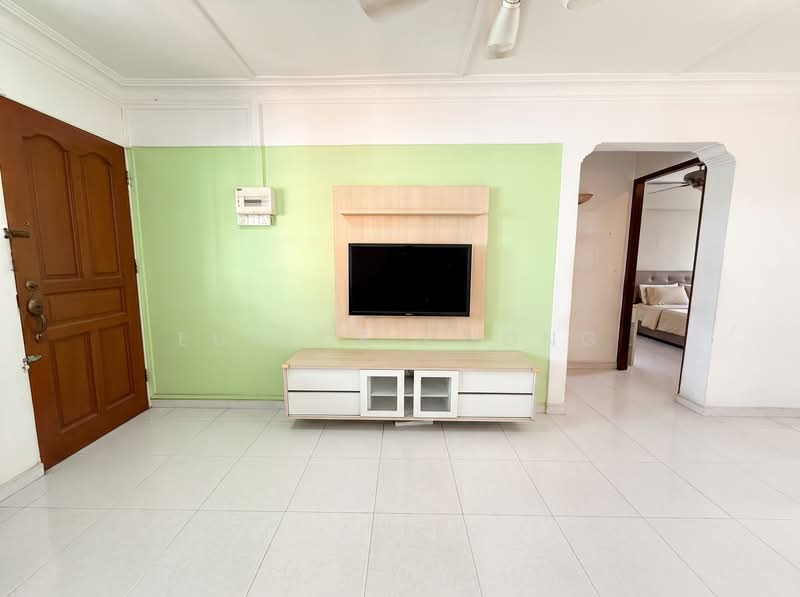121 Ang Mo Kio Avenue 3, 121 Ang Mo Kio Avenue 3, 2 Bedrooms, 721 sqft, HDB Flat For Sale, by Eunice Chong, 500186503 - Living Room - PropertyGuru.com.sg