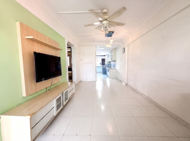 121 Ang Mo Kio Avenue 3, 121 Ang Mo Kio Avenue 3, 2 Bedrooms, 721 sqft, HDB Flat For Sale, by Eunice Chong, 500186503 - Living Room - PropertyGuru.com.sg