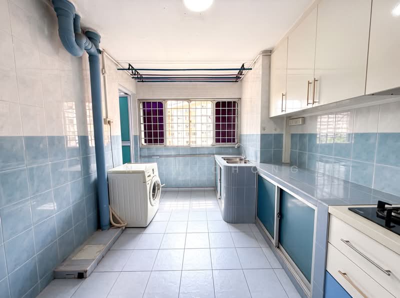 121 Ang Mo Kio Avenue 3, 121 Ang Mo Kio Avenue 3, 2 Bedrooms, 721 sqft, HDB Flat For Sale, by Eunice Chong, 500186503 - Kitchen - PropertyGuru.com.sg