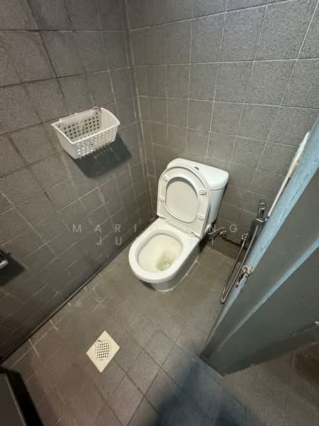 LHK2 Building, 76 Playfair Road, 2,583 sqft, Light Industrial (B1) For Rent, by Mario Ong Jun Zhi, 500186512 - Bathroom - CommercialGuru.com.sg