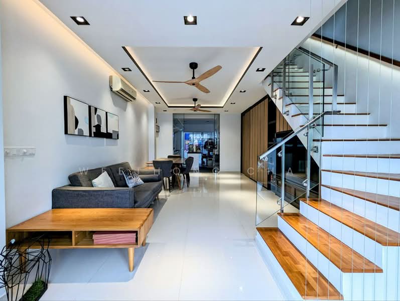 ⭐⭐LANDED7772@STUNNING 3.5 STOREY TERRACED HOUSE MINUTES WALK TO MRT (D20) 4rm, , 4 Bedrooms, 2,600 sqft, Terraced House For Sale, by WeeThong Chai, 500186526 - Living Room - PropertyGuru.com.sg