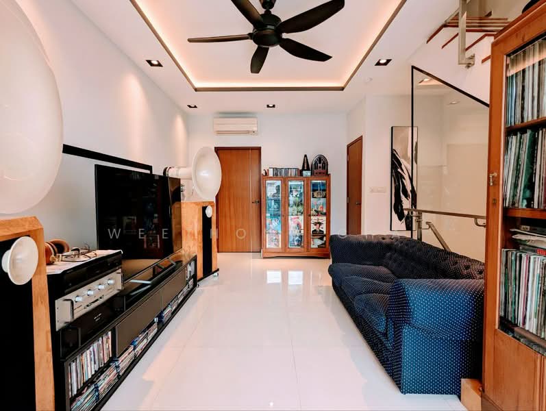 ⭐⭐LANDED7772@STUNNING 3.5 STOREY TERRACED HOUSE MINUTES WALK TO MRT (D20) 4rm, , 4 Bedrooms, 2,600 sqft, Terraced House For Sale, by WeeThong Chai, 500186526 - Living Room - PropertyGuru.com.sg