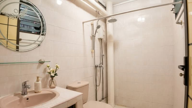 730 Tampines Street 71, 730 Tampines Street 71, 4 Bedrooms, 1,335 sqft, HDB Flat For Sale, by Shanel Liew, 500186535 - Bathroom - PropertyGuru.com.sg