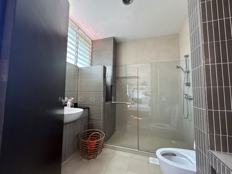 Seletar Hills Estate, Jalan Redop, 5 Bedrooms, 4,000 sqft, Corner Terrace For Sale, by Nicole Chia, 500186539 - Bathroom - PropertyGuru.com.sg
