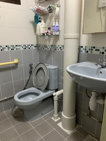 543 Ang Mo Kio Avenue 10, 543 Ang Mo Kio Avenue 10, 3 Bedrooms, 92 sqft, HDB Flat For Sale, by Johnson Ng, 500186542 - Bathroom - PropertyGuru.com.sg