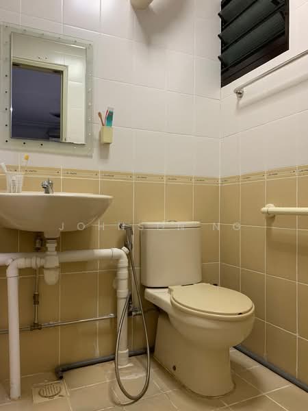 543 Ang Mo Kio Avenue 10, 543 Ang Mo Kio Avenue 10, 3 Bedrooms, 92 sqft, HDB Flat For Sale, by Johnson Ng, 500186542 - Bathroom - PropertyGuru.com.sg